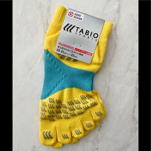 NWT Tabio running toe socks